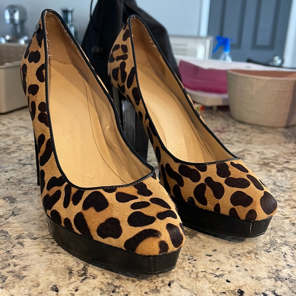 Leopard Heels 👠 - Picture 3 of 3